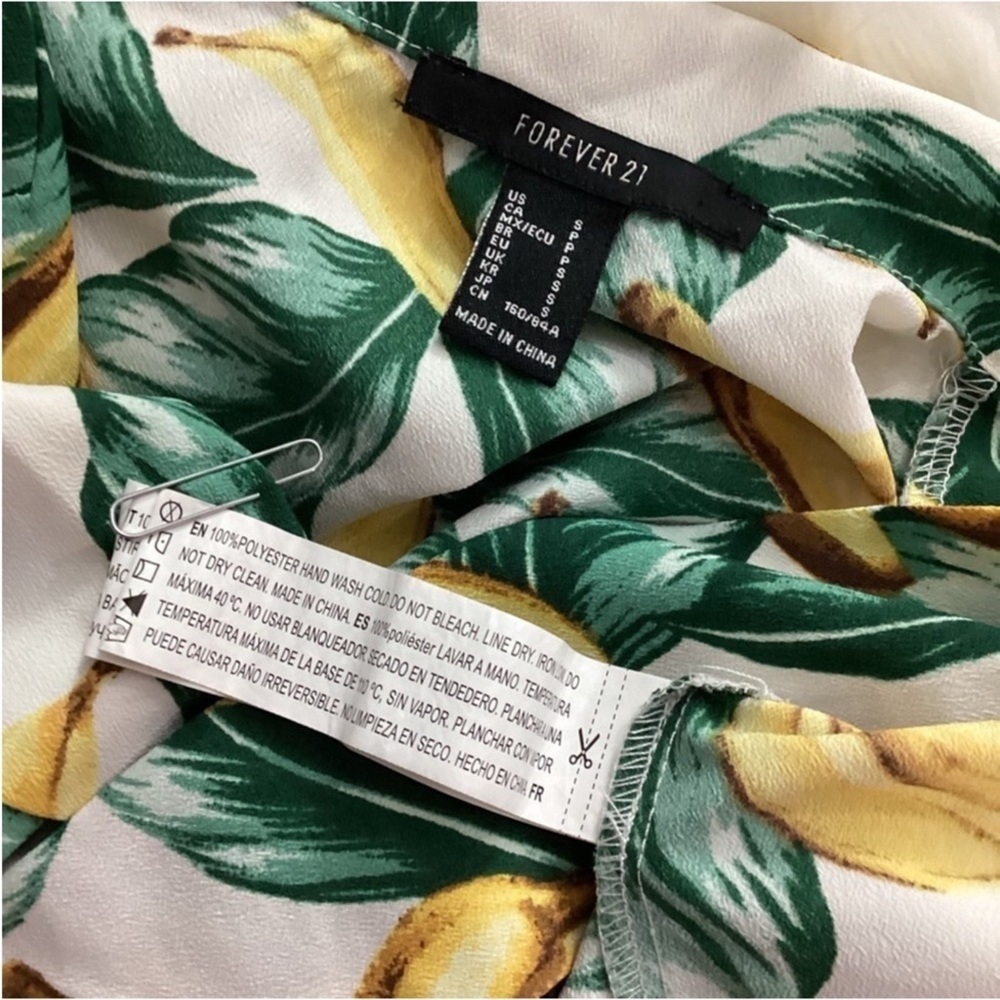 Forever 21 banana theme button tie front cropped top Woman’s size small - Picture 7 of 13